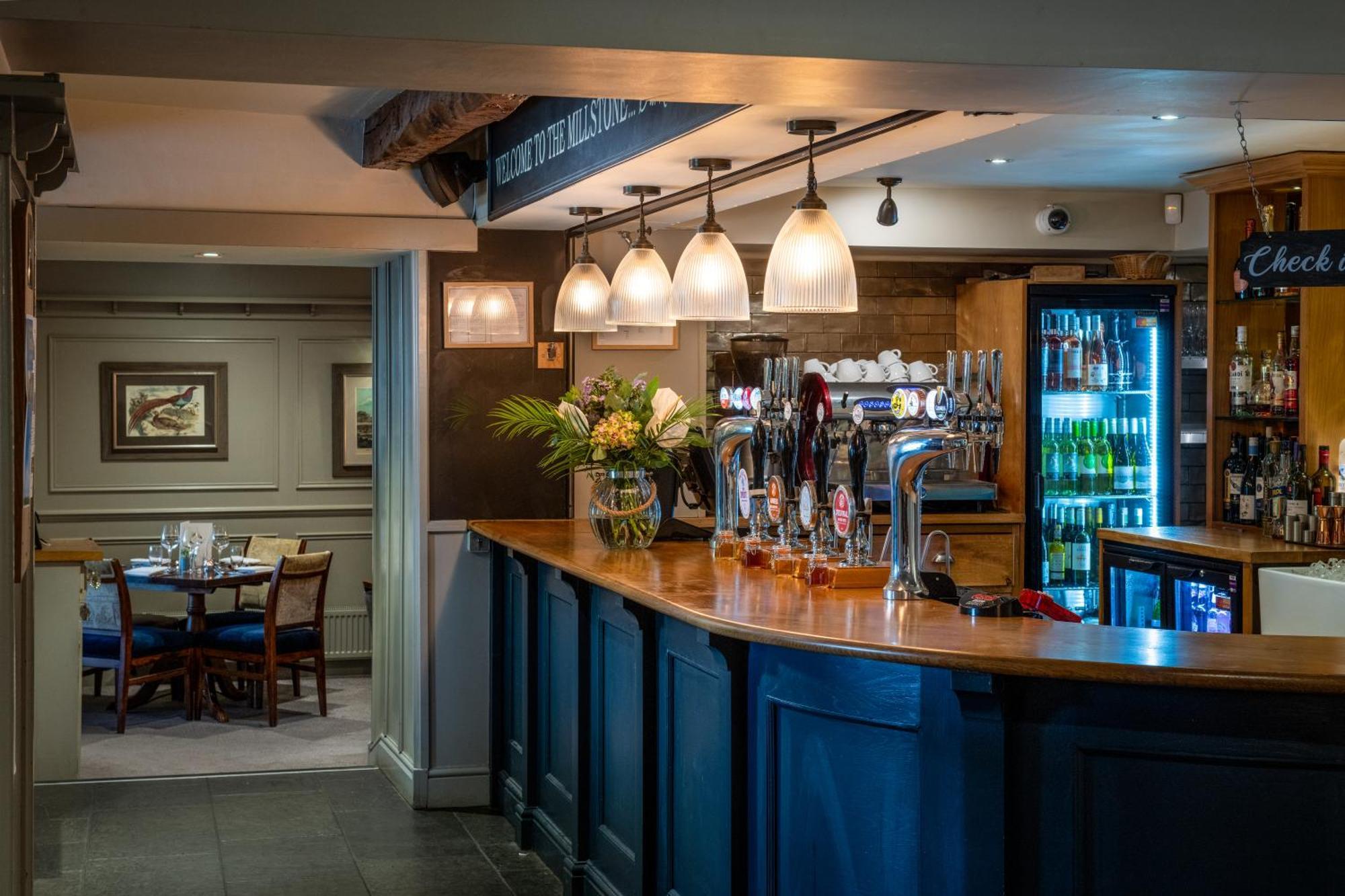מלון בלקברן The Millstone, Mellor מראה חיצוני תמונה The bar at The Old Mill