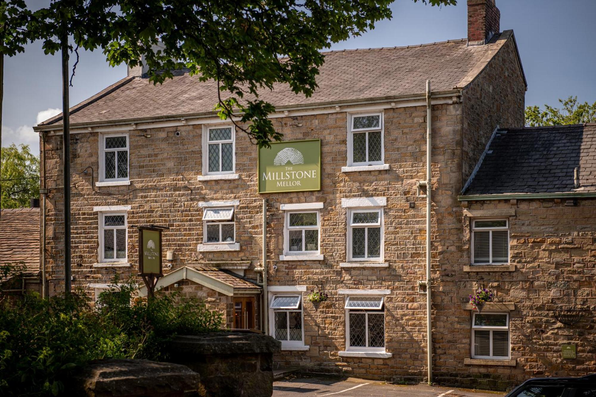 מלון בלקברן The Millstone, Mellor מראה חיצוני תמונה The Old Oak Inn